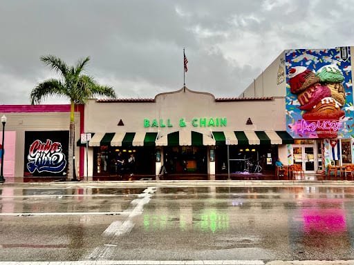 Ball & Chain bar en Calle Ocho, Little Havana